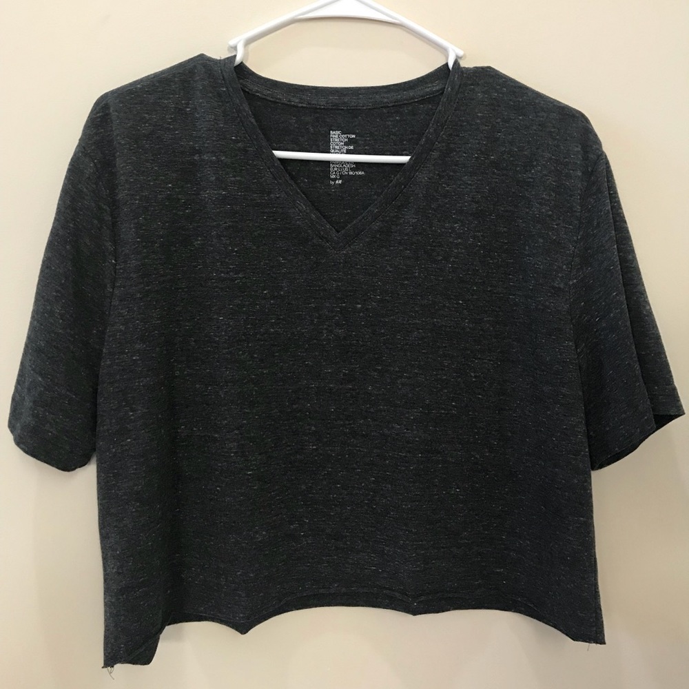 H&M dark grey cropped v neck shirt